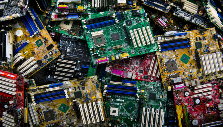 Rohstoffe aus Elektronik. Warum Elektroschrott zur strategischen Rohstoffquelle Europas wird.